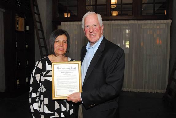 Rep. Thompson presents a certificate of Congressional recognition to Villa-Serrano.