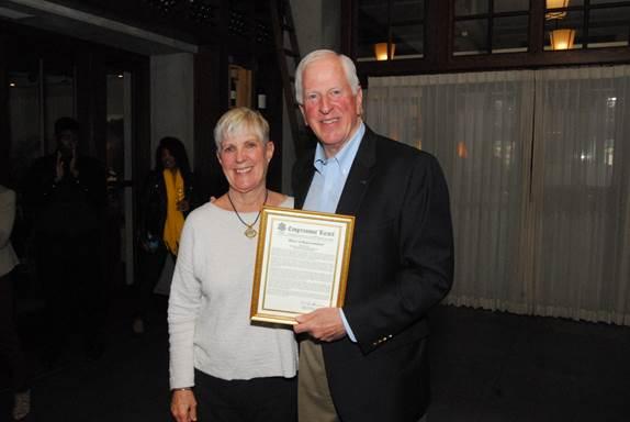 Rep. Thompson presents a certificate of Congressional recognition to Mondavi’s daughter, Annie Roberts.