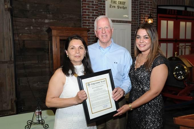 Thompson presents the award to Maria Sanchez (left) and Carmela Sandoval (right).