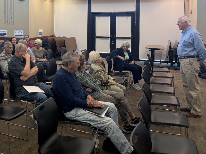 Thompson Hosts Community Members in Lincoln for Community Coffee